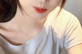 展现Umeko J的风采:欣赏她独特的美脚作品,感受美图带来的视觉盛宴